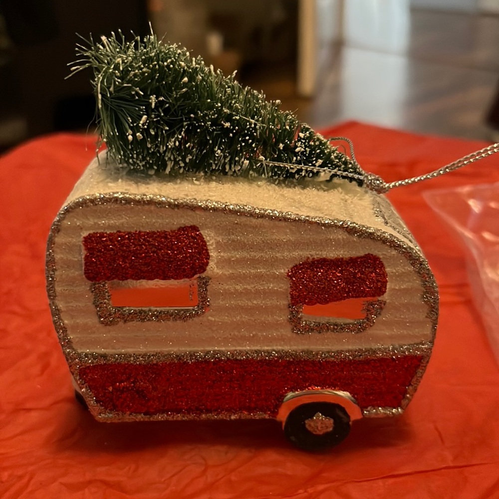👑 2 for $15 sale!!  RV Christmas ornament. Not breakable but very cute!